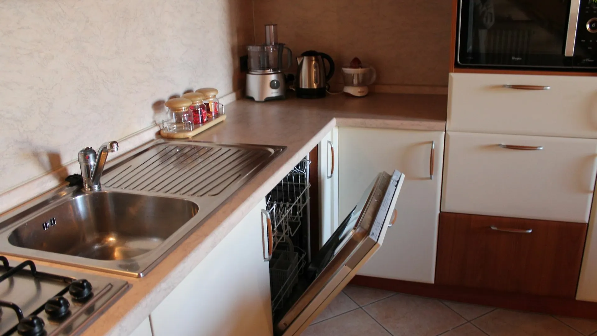 Lo Chalet Di Marilu Desenzano del Garda 0*,  Itália